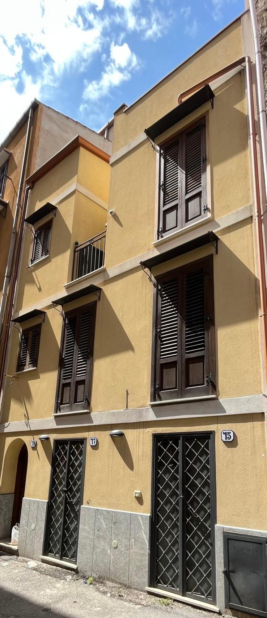 Maquedino Holiday Home & Terrace - Cozy Central Loft Palermo Kültér fotó